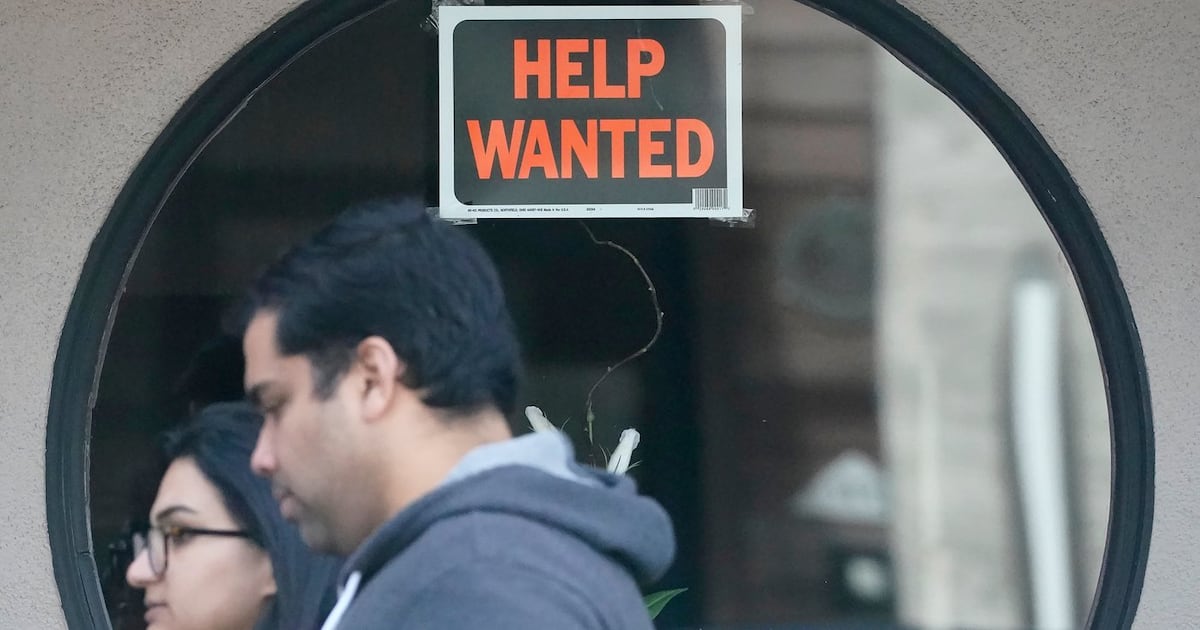 US job openings fall to 6.5 million
