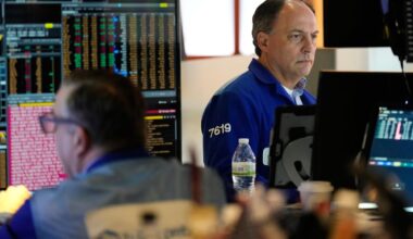 US stocks drop as investors hunt for potential losers from AI