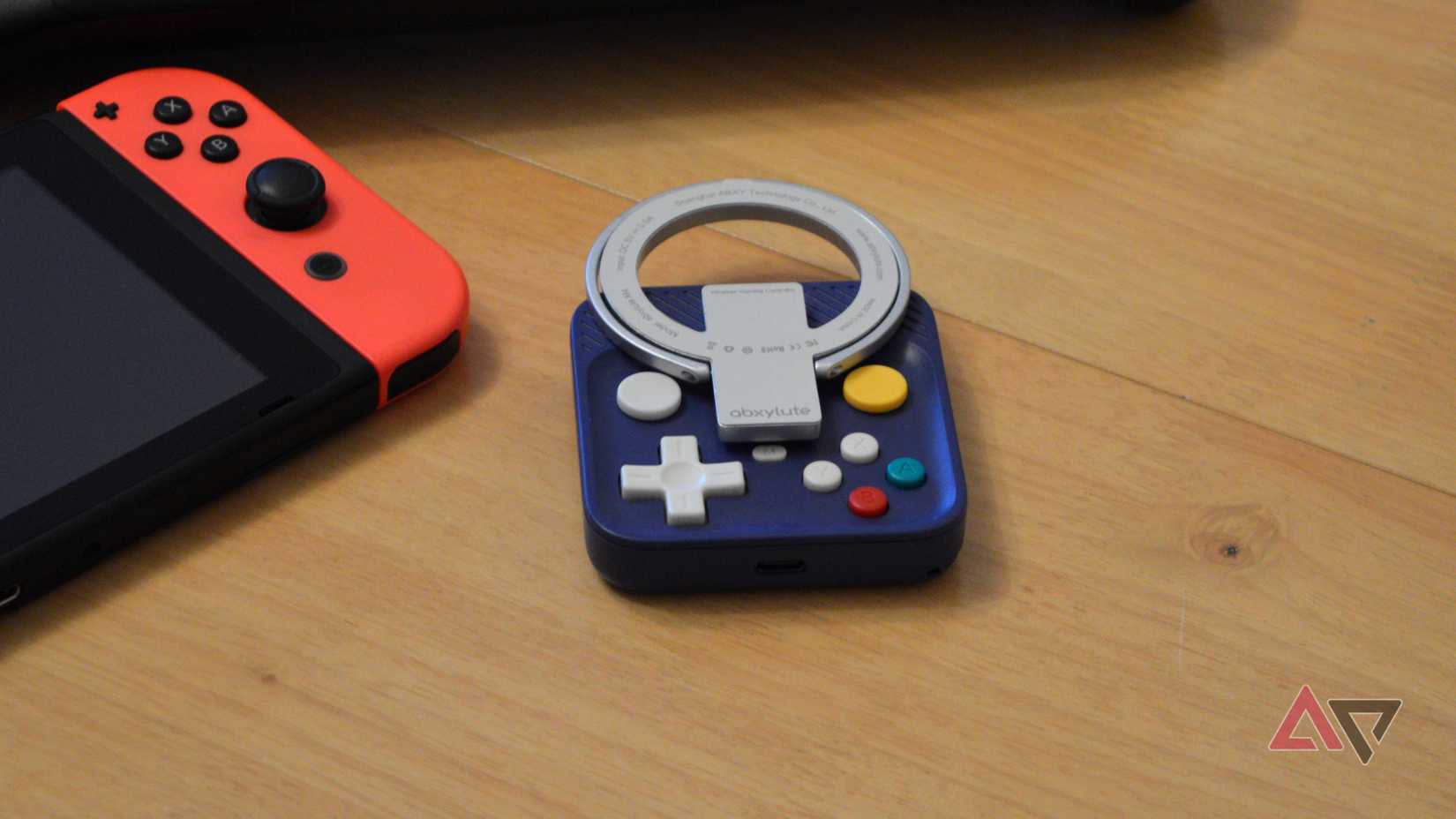 The Abxylute M4 on a table, in its portable form.