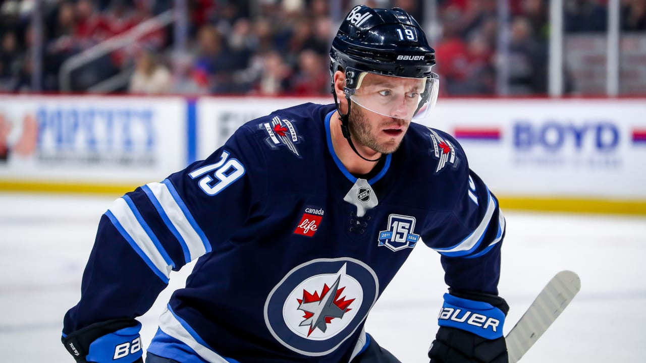 NHL Trade Buzz: Toews 'wouldn't consider' leaving Jets: report