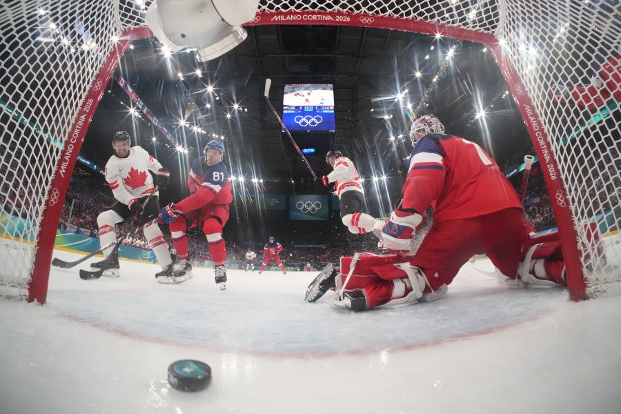 Bars to open early for Canada-Czechia Olympic men's hockey game
