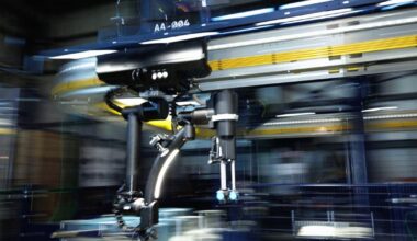 Amazon's Shiny New Warehouse Robot Just Failed in Spectacular Style