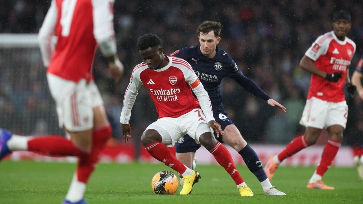 How Bukayo Saka's position switch gives Arsenal hope with latest injury crisis