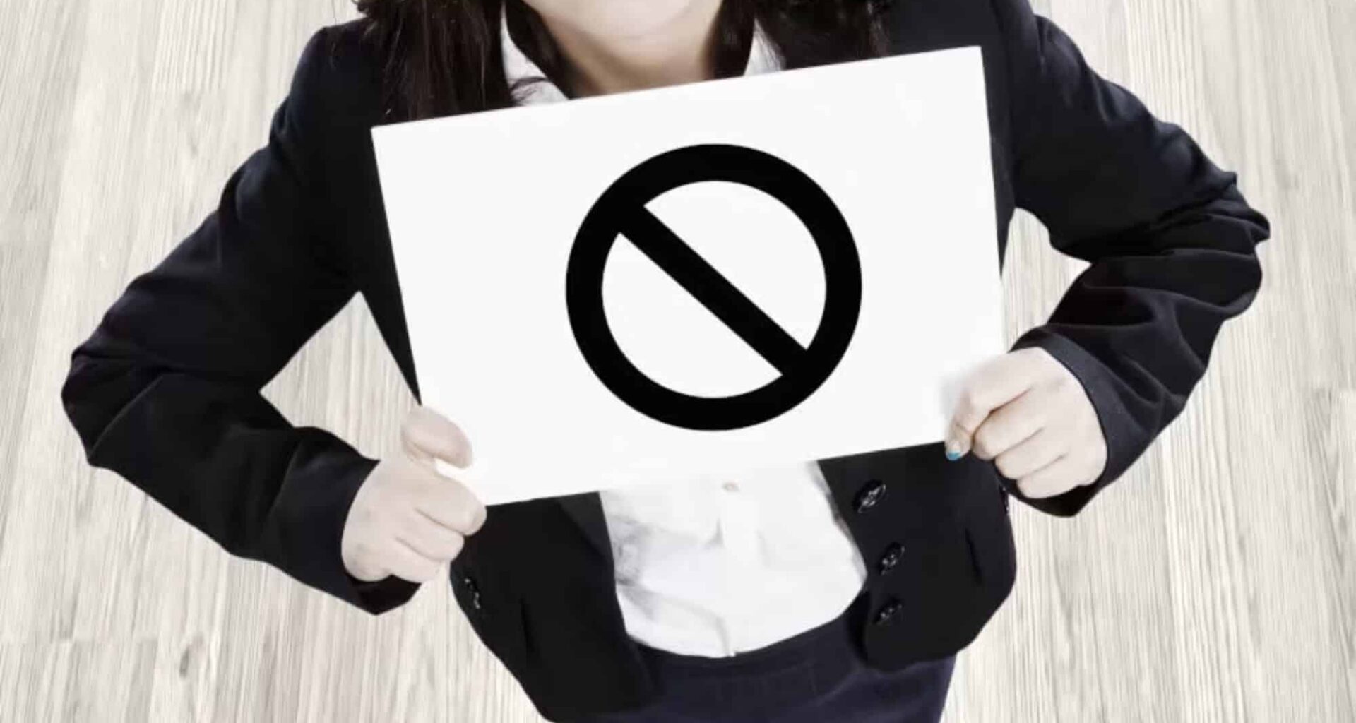 Melbourne adviser banned over falsified signatures