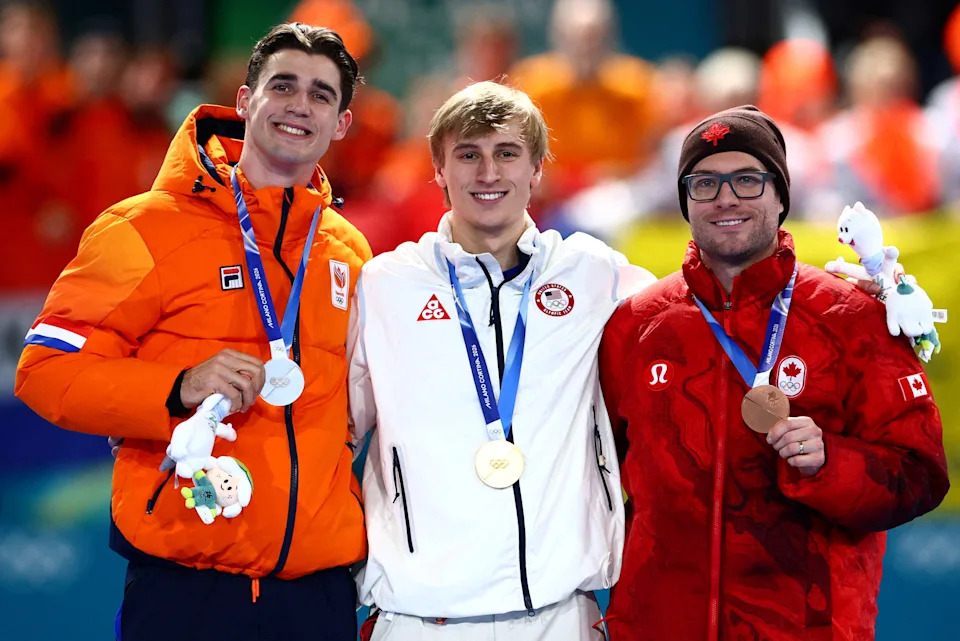 Milano Cortina 2026 Olympics - Speed Skating - Men's 500m Victory Ceremony - Milano Speed Skating Stadium, Milan, Italy - February 14, 2026. Gold medallist Jordan Stolz of United States, silver medallist Jenning de Boo of Netherlands and bronze medallist Laurent Dubreuil of Canada celebrate on the podium REUTERS/Guglielmo Mangiapane TPX IMAGES OF THE DAY