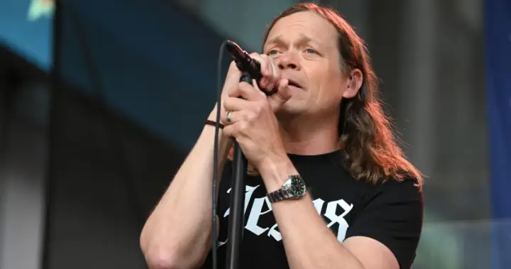 3 Doors Down lead singer Brad Arnold dead at 47 - National