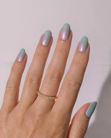 Instagram/@danaturenails