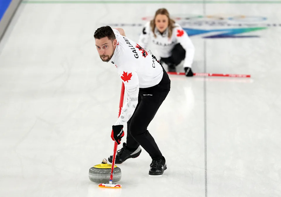 Milano Cortina 2026 Olympics - Curling - Mixed Doubles Round Robin Session 7 - Britain vs Canada - Cortina Curling Olympic Stadium, Cortina d'Ampezzo, Italy - February 07, 2026. Brett Gallant of Canada in action with Jocelyn Peterman of Canada against Bruce Mouat of Britain and Jennifer Dodds of Britain REUTERS/Issei Kato