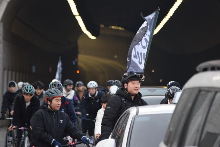 Cyclists pass through an underpass during a Critical Mass ride in Seoul, Jan. 17. Courtesy of Bereket Alemayehu