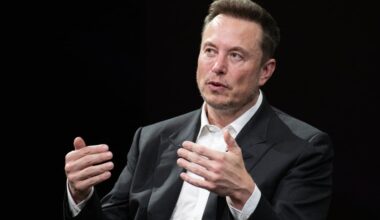 Elon Musk Says He Would 'Congratulate' Jeff Bezos For Reaching Moon First — Touts SpaceX's Lunar City Bid