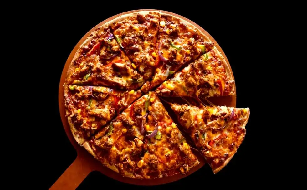 New chicken and pizza shop holds soft opening in Brampton