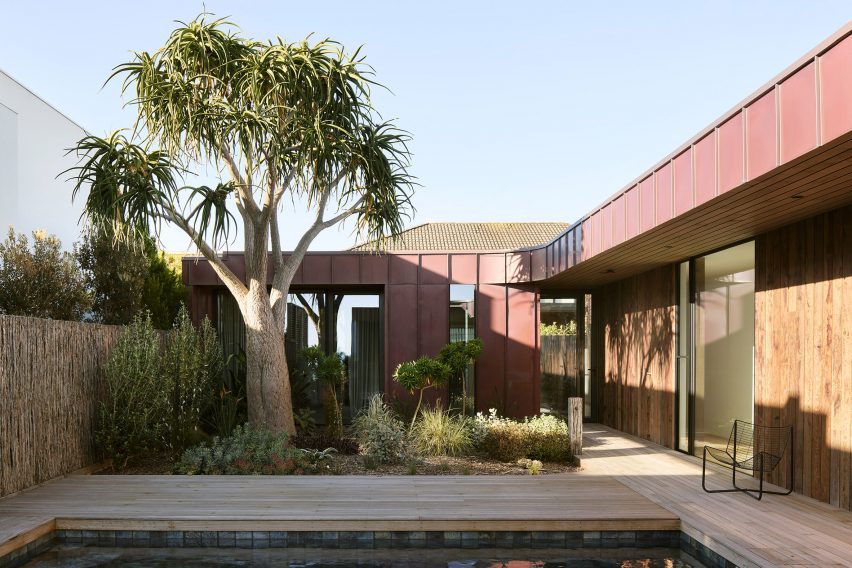 Coastal House in Victoria by Splinter Society