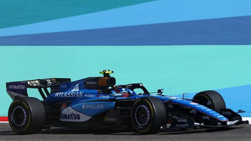 Williams' Carlos Sainz during testing in Bahrain 