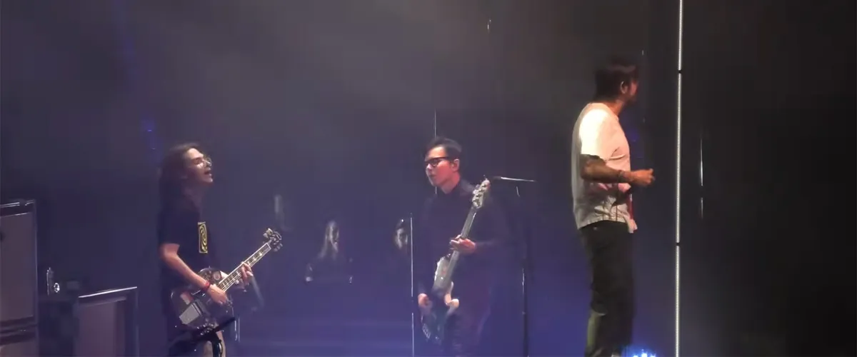 Watch Deftones Play "7 Words" With A Fan On Guitar At Lódz, Poland Show