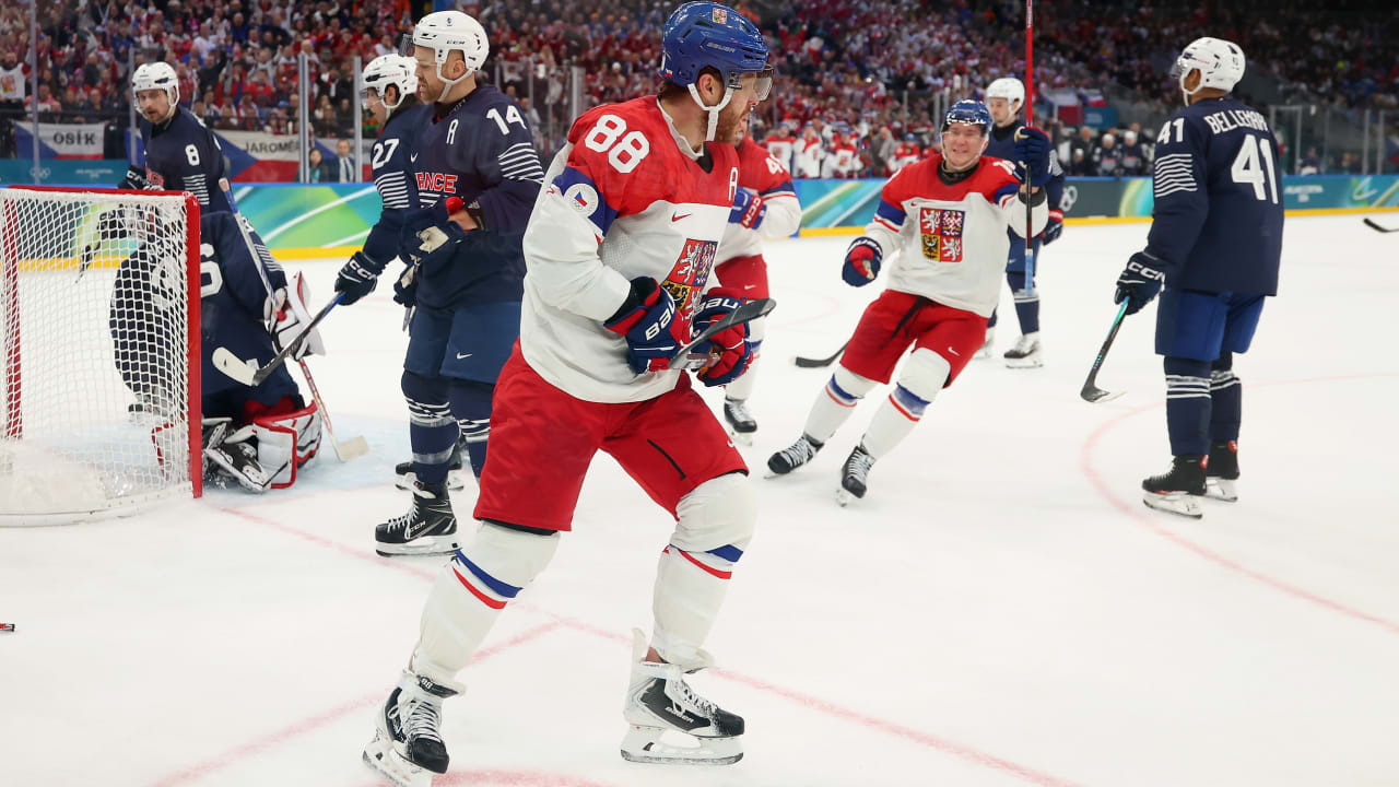 Czechia scores 4 straight, rallies past France at Milano Cortina Olympics