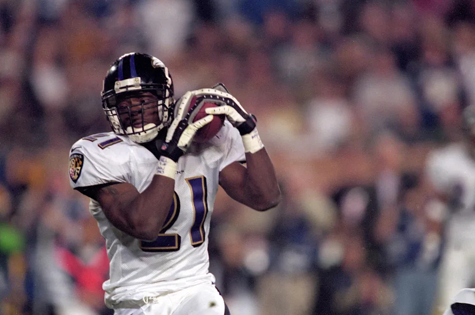 28 Jan 2001: Chris McAlister #21 of the Baltimore Ravens intercepts the ball during the Super Bowl XXXV Game against the New York Giants at the Raymond James Stadium in Tampa, Florida. The Ravens defeated the Giants 34-7.Mandatory Credit: Andy Lyons /Allsport