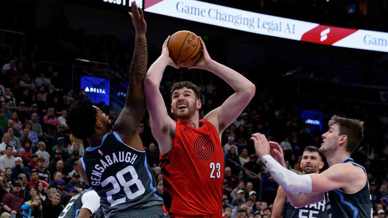 Holiday, Clingan boost Trail Blazers to win over Jazz