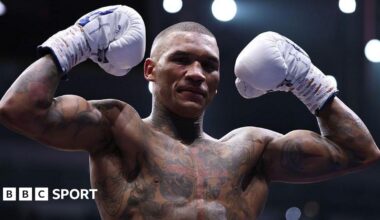 Conor Benn flexes his muscles