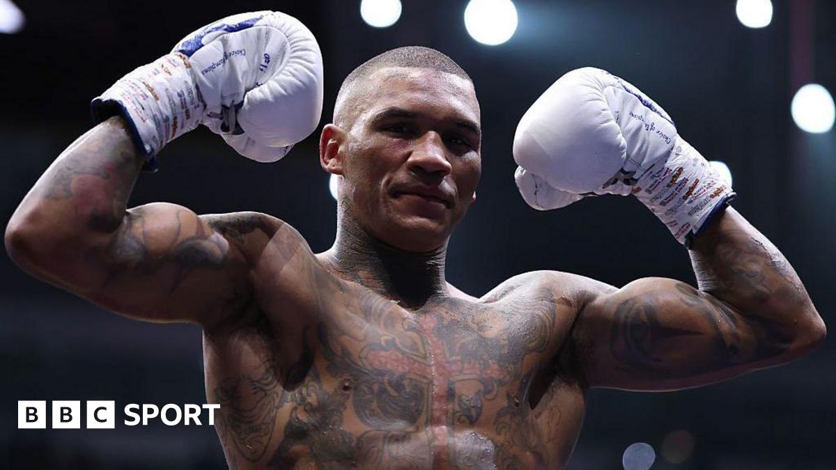 Conor Benn flexes his muscles