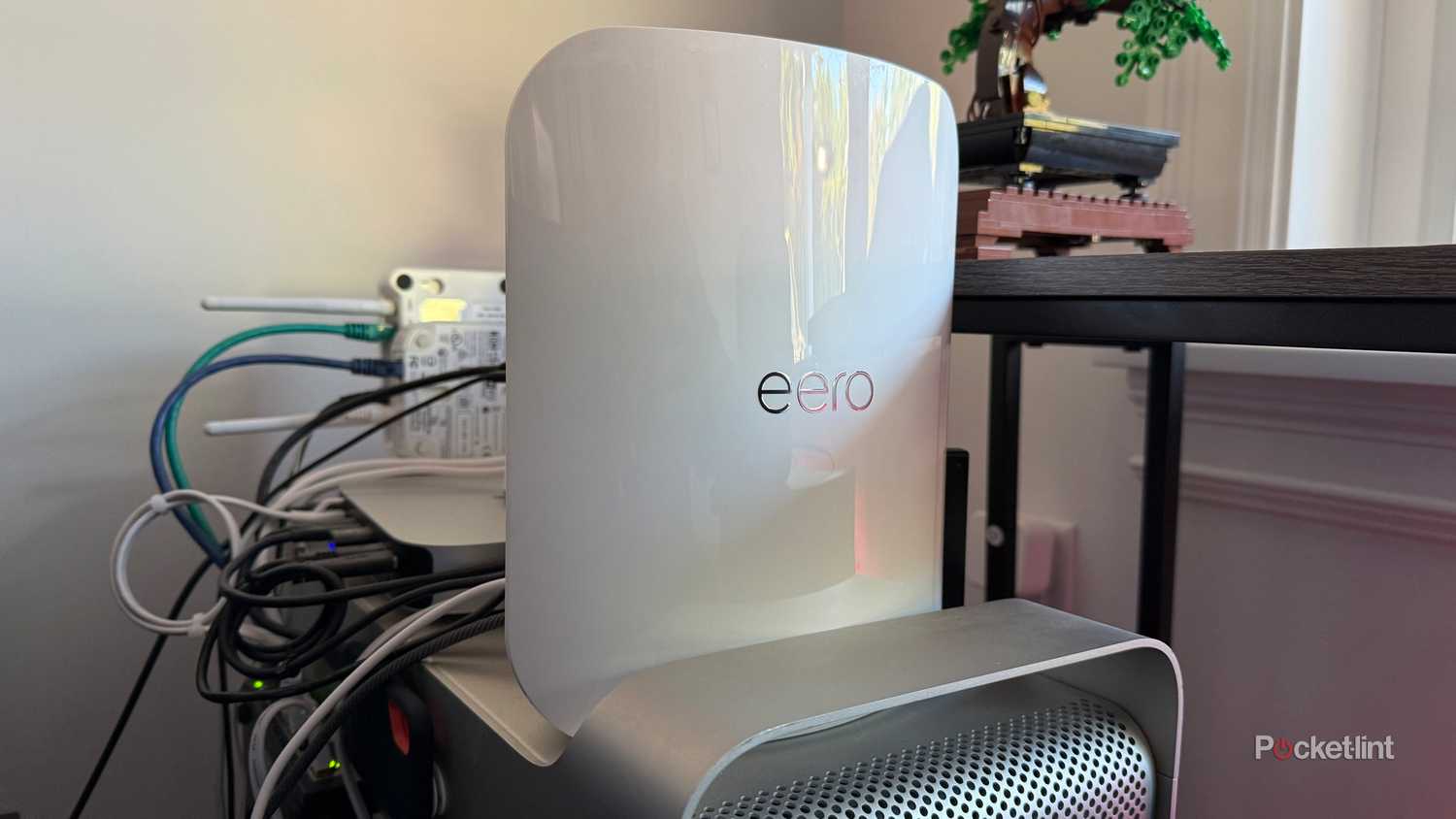 An Eero Max 7 Wi-Fi 7 router.