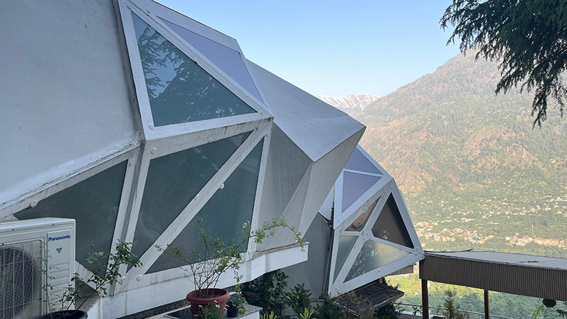 eila by MOFA studio realizes biomorphic art retreat in india through fluid architecture