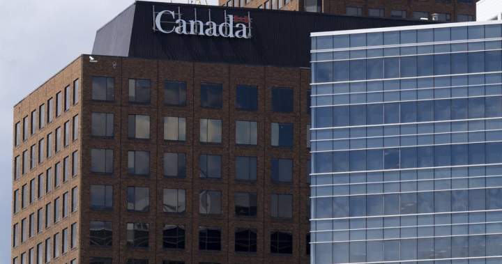 Ottawa orders public servants to start working in office 4 days a week - National