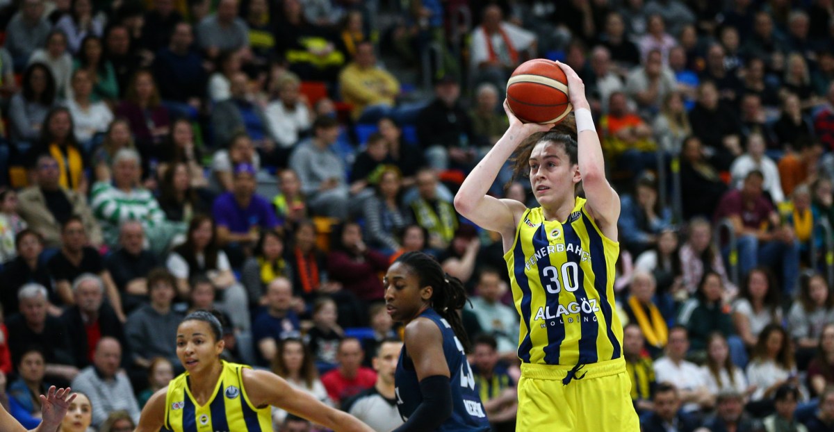 Is Breanna Stewart going back to the Euroleague a message to the WNBA?
