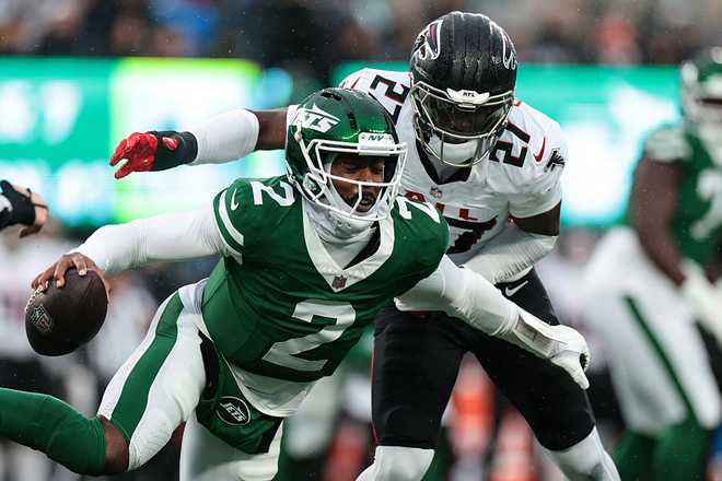 EAST RUTHERFORD, NEW JERSEY - NOVEMBER 30: James Pearce Jr. #27 of the Atlanta Falcons tackles Tyrod Taylor #2 of the New York Jets during the first quarter at MetLife Stadium on November 30, 2025 in East Rutherford, New Jersey. (Photo by Kathryn Riley/Getty Images)