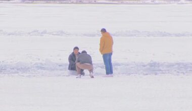 Toronto police urge people to stay off the ice after teen falls through at Harbourfront