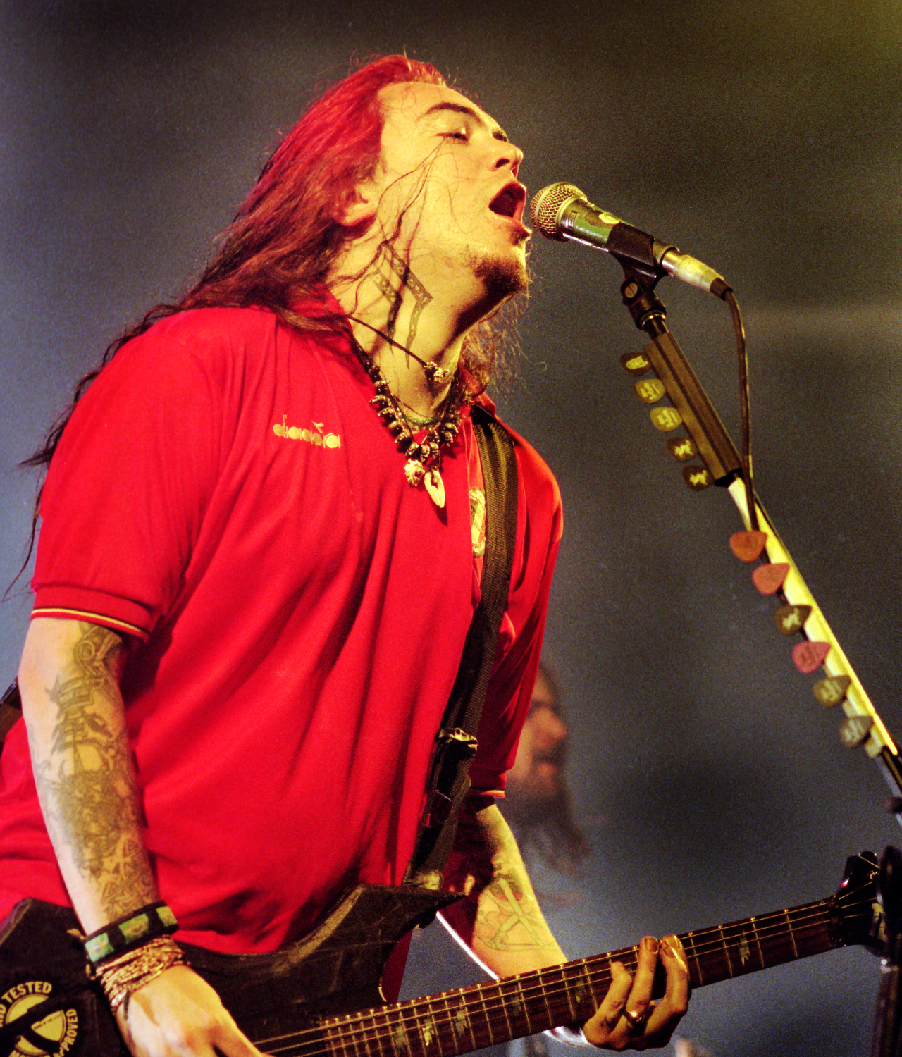 Max Cavalera on stage in 1996