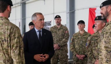Prime Minister Mark Carney speaks with members of the Canadian Armed Forces.