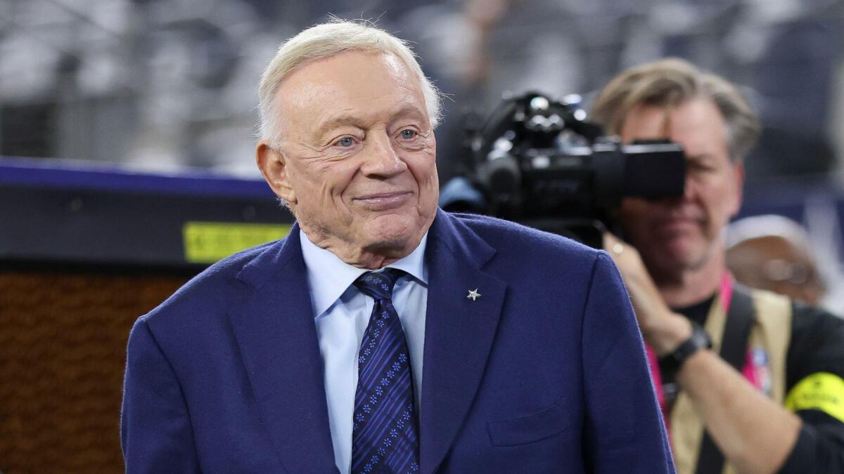 Cowboys owner Jerry Jones ready to 'bust the budget' in NFL free agency