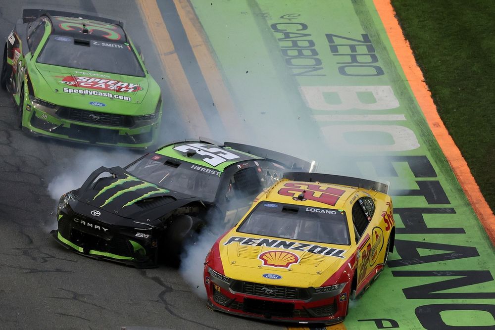 Joey Logano, Team Penske Ford, Riley Herbst, 23XI Racing Toyota, Zane Smith, Front Row Motorsports Ford