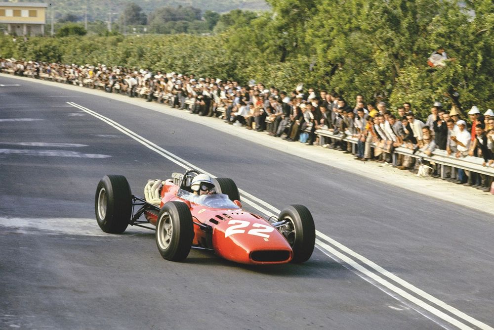 Ferrari’s new three-litre 
V12 powered Surtees to 
Syracuse GP victory