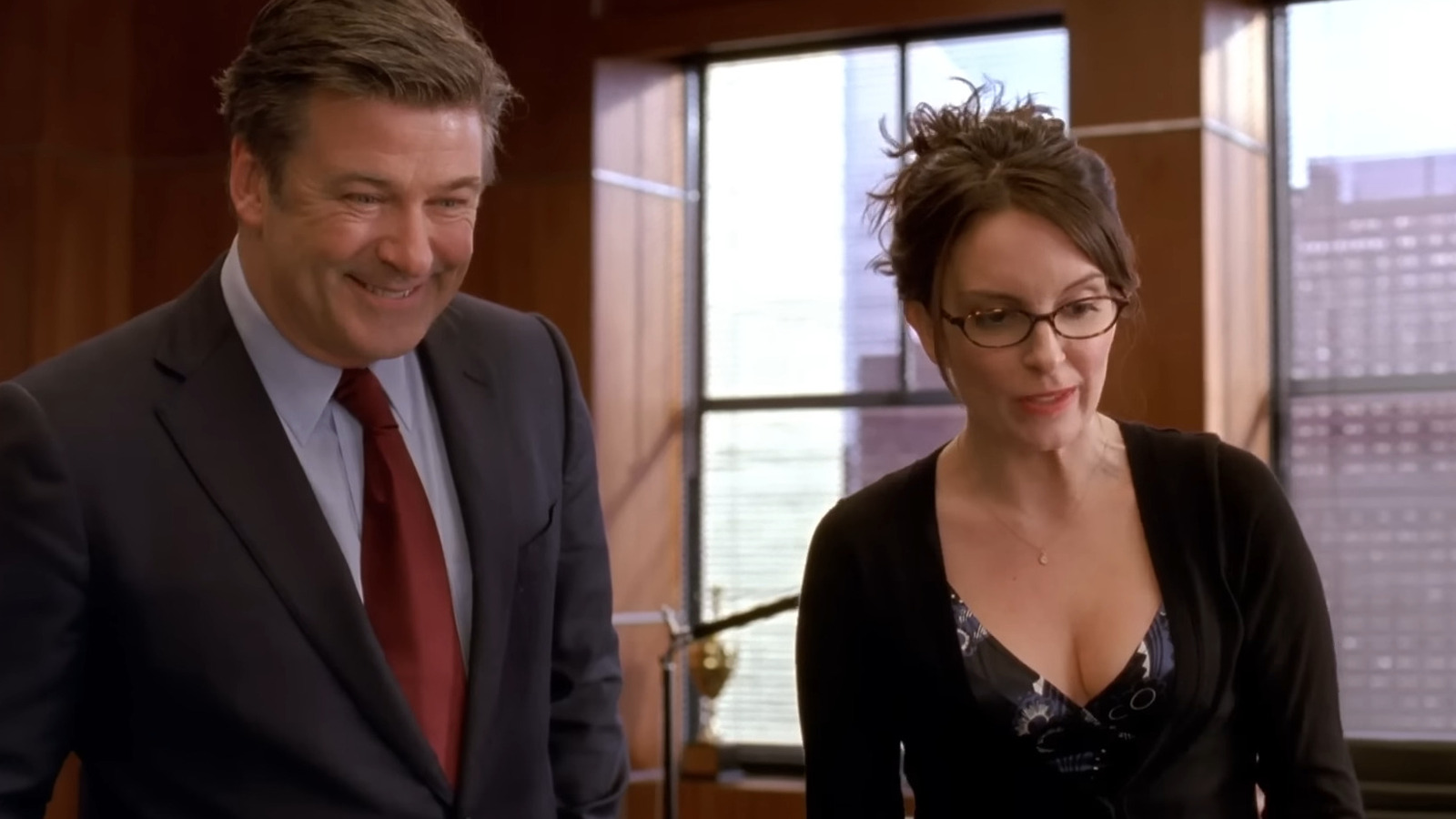 Tina Fey's First 30 Rock Pitch Would Have Led To A Different Show