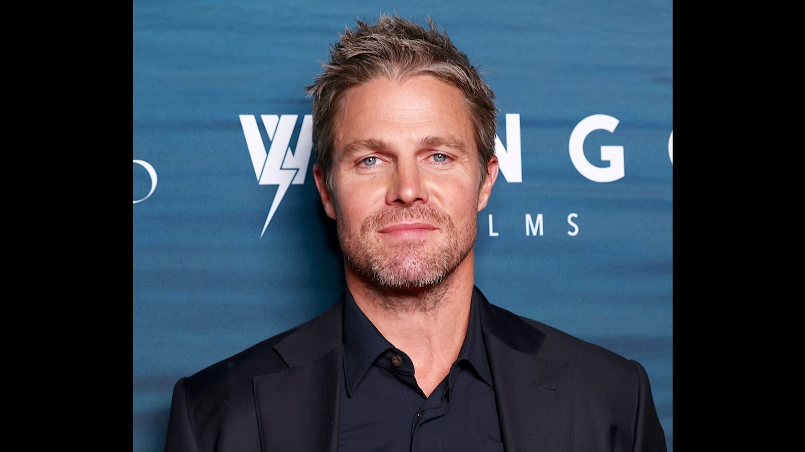 Baywatch Reboot Casts Stephen Amell As Hobie Buchannon On Fox