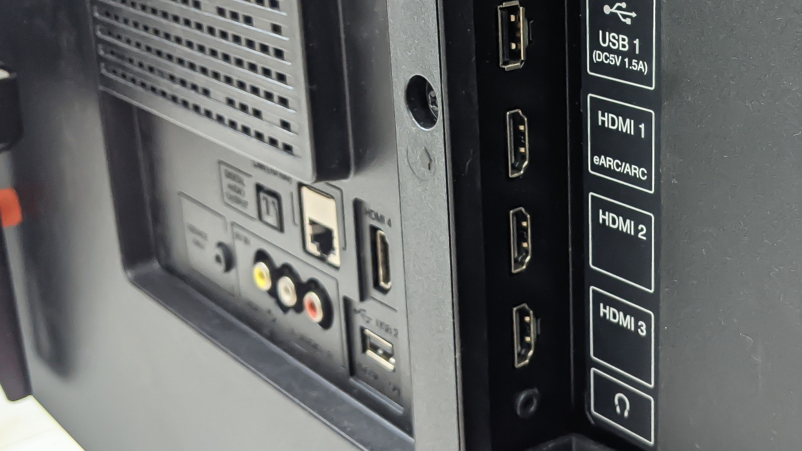 4 Things You Didn't Know HDMI Ports Can Do
