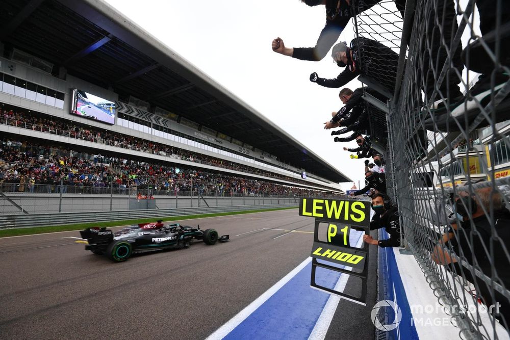Lewis Hamilton, Mercedes W12, 1st position, takes victory to the delight of his team on the pitwall