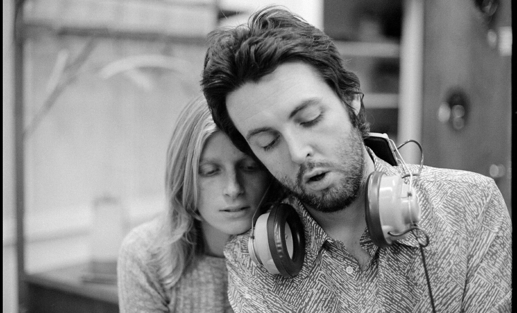 Linda and Paul McCartney as seen in "Man on the Run" (Courtesy of Amazon MGM Studios )