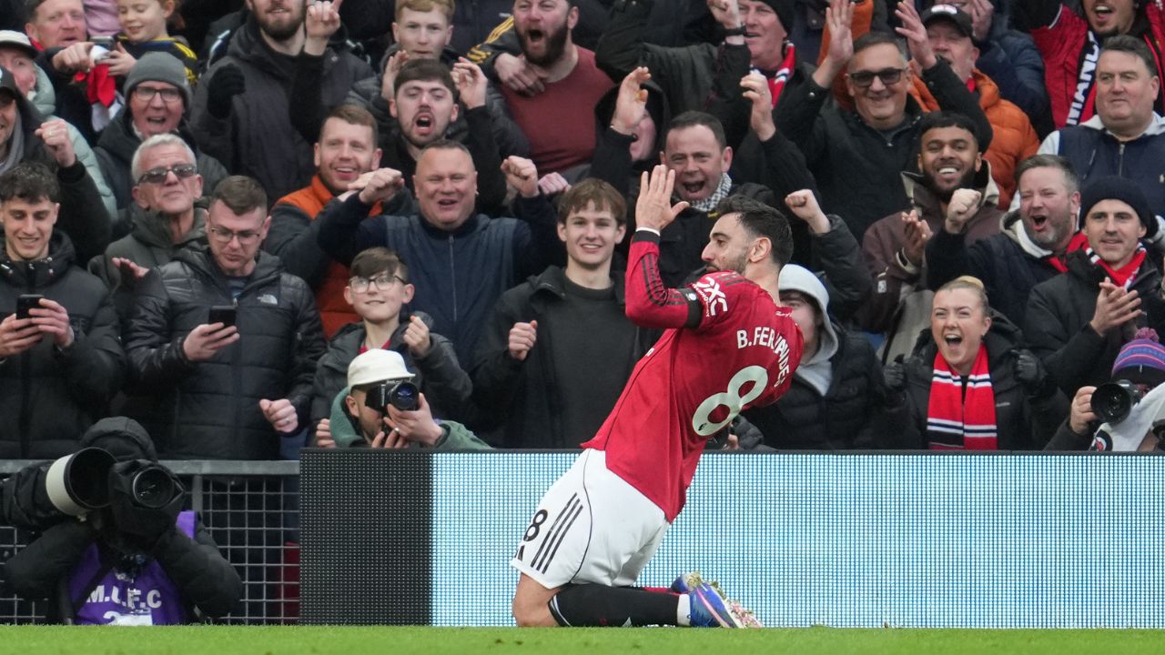 Premier League Roundup: Man United downs Tottenham, wins fourth straight under Carrick