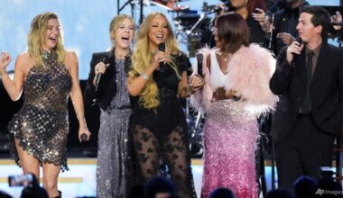 Mariah Carey feted as MusiCares Person Of The Year – and Foo Fighters bring her secret grunge past to life - CNA Lifestyle