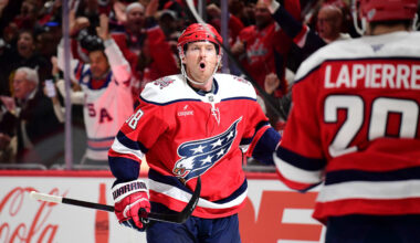 Capitals score twice late in 3rd, defeat Flyers