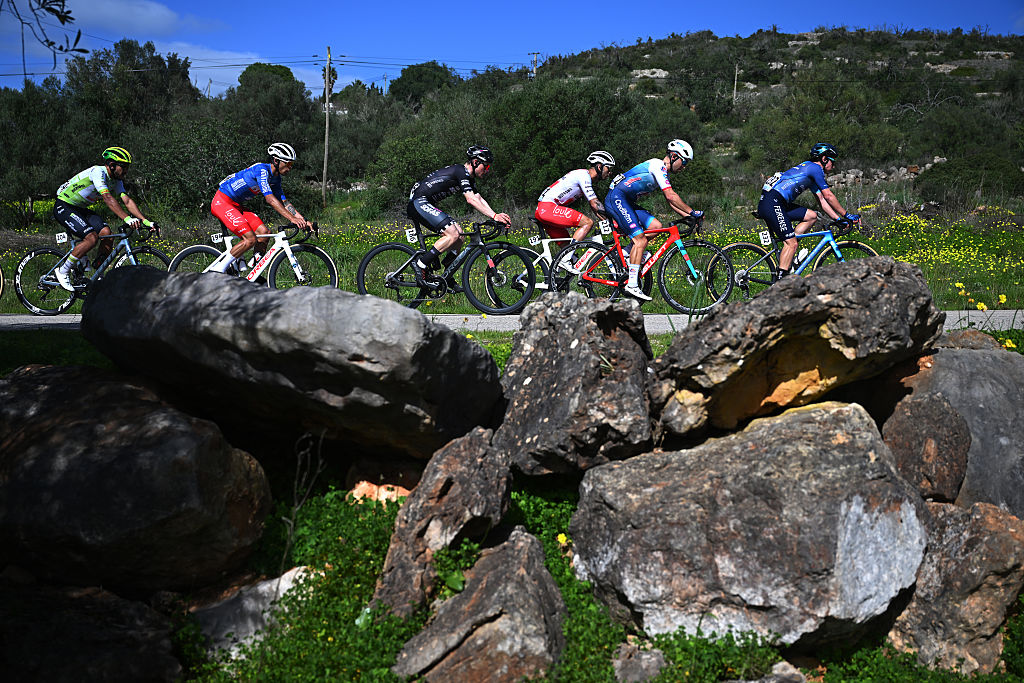 FOIA, PORTUGAL - FEBRUARY 19: (L-R) Leangel Ruben Linarez of Venezuela and Team Tavfer-Ovos Matinados-Mortagua, Tomas Contte of Argentina and Team Aviludo - Louletano - Loule - Blue Mountain Jersey, Iker Bonillo of Spain and Team Feira dos Sofas - Boavista, German Nicolas Tivani of Argentina and Team Aviludo - Louletano - Loul&eacute;, Hugo Nunes of Portugal and Team Credibom - LA Aluminios - Marcos Car and Alexandre Montez of Portugal and Team Feirense - Beeceler compete in the breakaway during the 52nd Volta ao Algarve em Bicicleta 2026, Stage 2 a 183.5km stage from Portimao to Foia (Monchique) 882m on February 19, 2026 in Foia, Portugal. (Photo by Dario Belingheri/Getty Images)