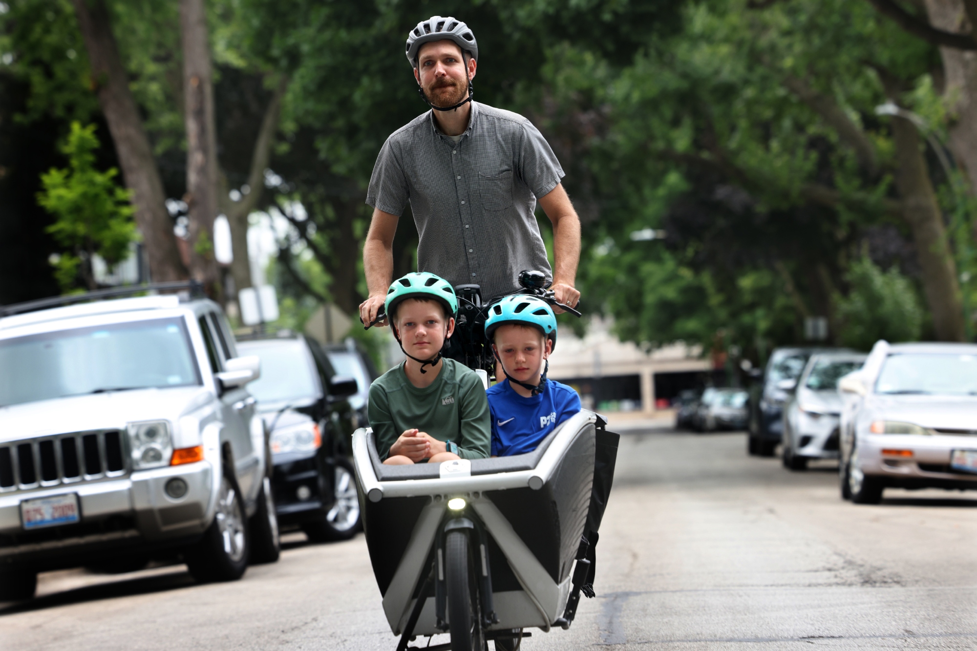 parents and children on e-bikes