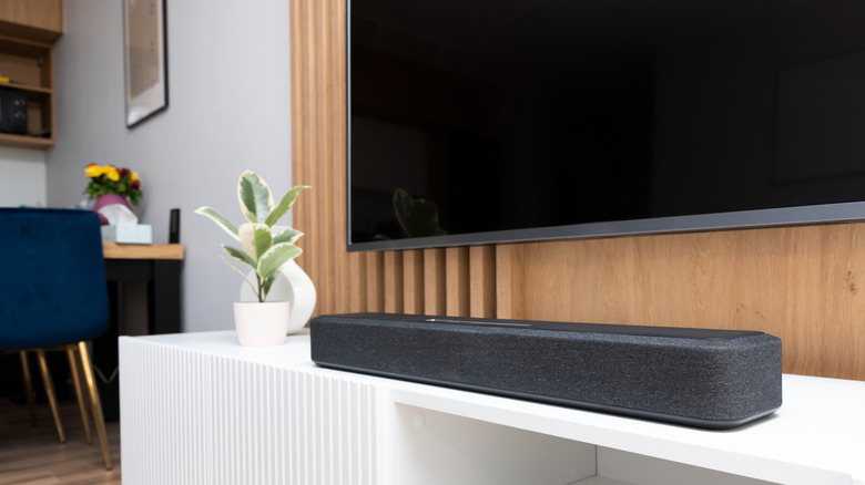 TV soundbar underneath a TV in a living room