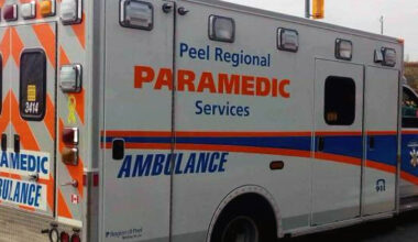 Police vehicle at intersection of Lakeshore Road East and Stavebank Road in Mississauga, indicating accident scene.