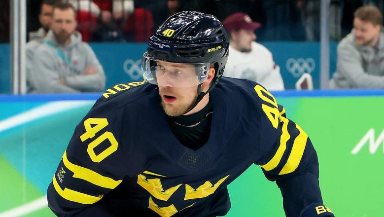 The latest round of NHL rumors suggesting that the LA Kings are in pursuit of Elias Pettersson is off the rails.