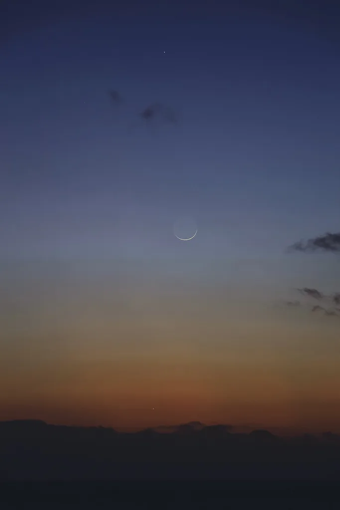 Mercury, the Moon and Venus at sunset, captured by Giovanni Passalacqua, Sicily, Italy, 18 February 2026, 18:27 local time. Equipment: Canon EOS R DSLR camera, Sigma 200mm lens, Manfrotto tripod. Exposure: ISO 100, f/5.6, 1.3s. Software: Photoshop