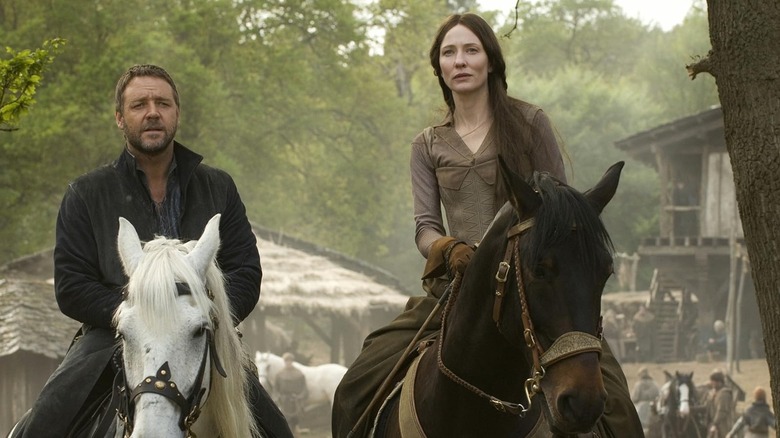 Russell Crowe as Robin and Cate Blanchett as Marian riding horses in Robin Hood (2010)