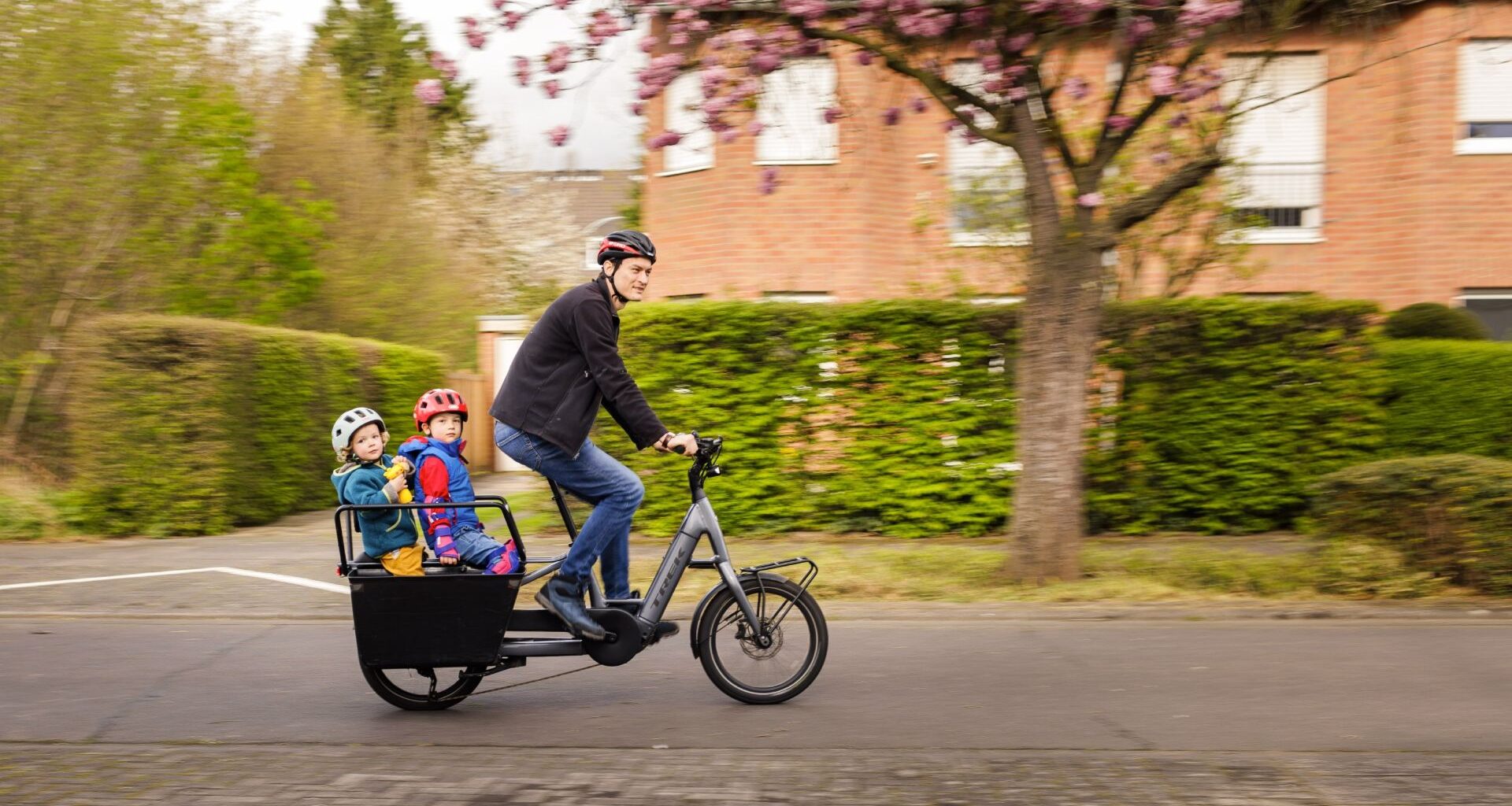 parents and children on e-bikes